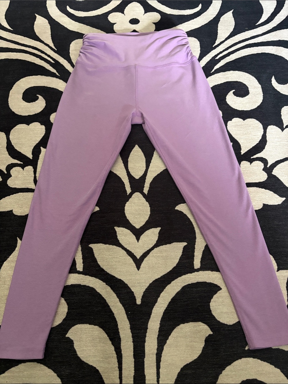 Beyond Yoga women’s Lavender Stretch Leggings